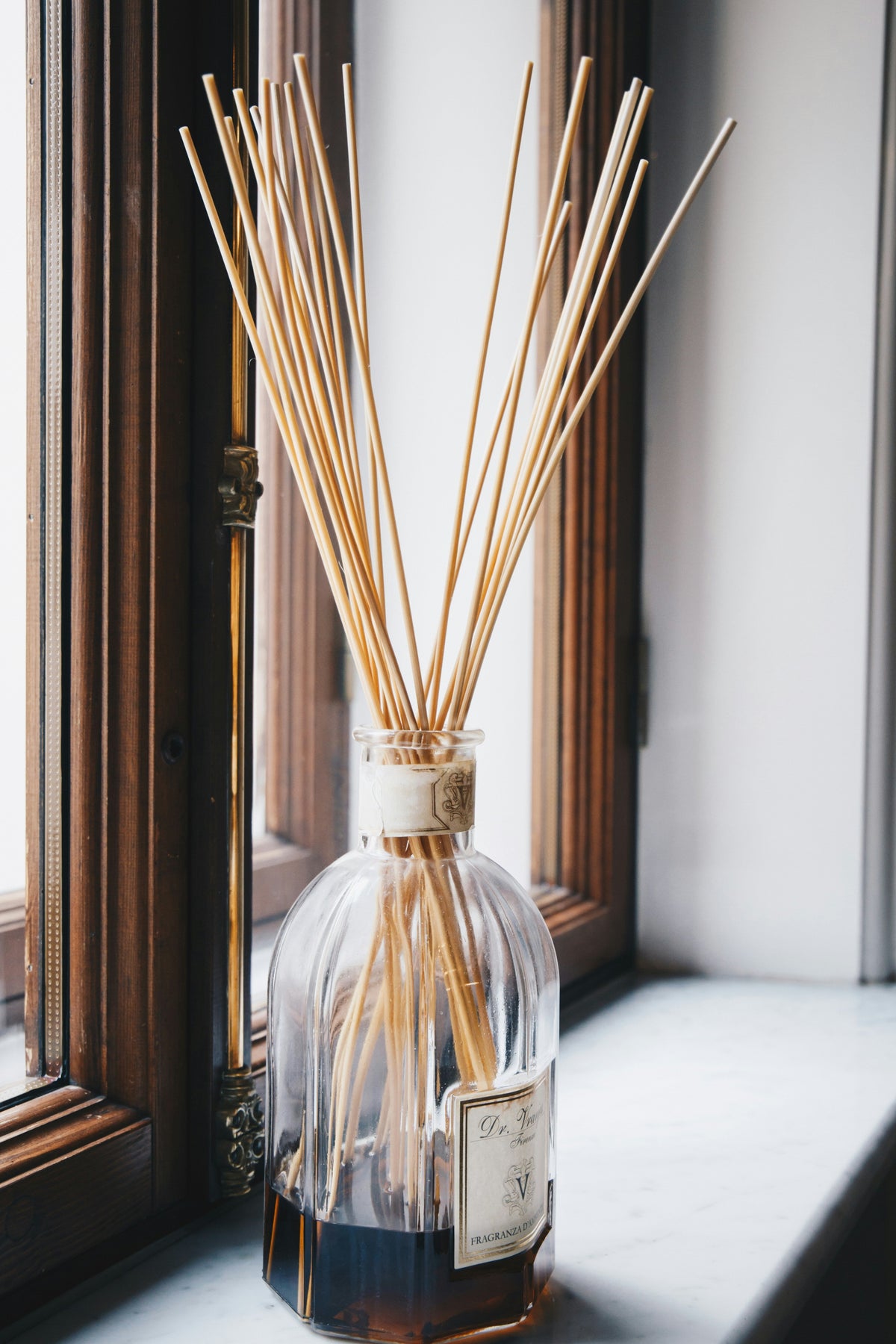 How to Use Tea-Inspired Home Fragrances for a Calm and Refined Atmosphere