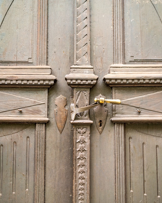 Antique Brass Cabinet Knobs: How to Add Vintage Character to Everyday Furniture