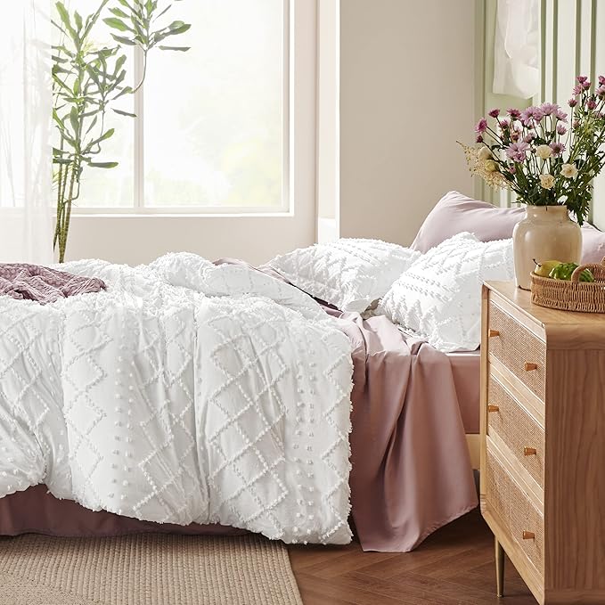 Bedsure Queen Comforter Set - White Comforter, Boho Tufted Shabby Chic Bedding Comforter Set for Kids, 3 Pieces Vintage Farmhouse Bed Set for All Seasons, Fluffy Soft Bedding Set with 2 Pillow Shams