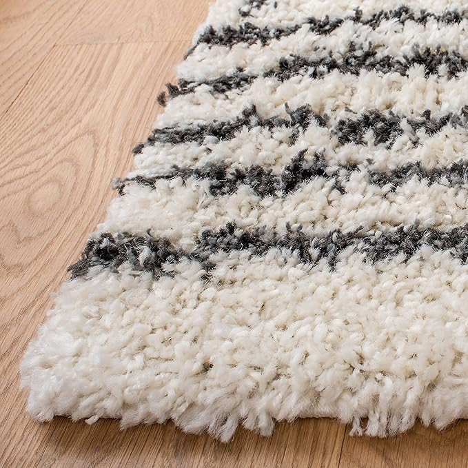 SAFAVIEH Arizona Shag Collection Area Rug - 5'1" x 7'6", Ivory & Black, Moroccan Design, Non-Shedding & Easy Care, 1.6-inch Thick Ideal for High Traffic Areas in Living Room, Bedroom (ASG741Z)