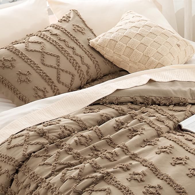 Bedsure Tufted Boho Comforter Set King Size - Light Brown Boho Bed Set, GentleSoft™ 3 Pieces Farmhouse Shabby Chic Embroidery Bedding, Gifts for Woman, Jacquard King Comforter for All Seasons